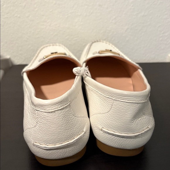 NEW Kate Spade Sz 9.5B Ivory Leather Loafers With Gold Logo - Picture 4 of 8